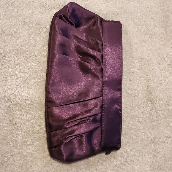 Two womens clutches - Picture 4 of 8